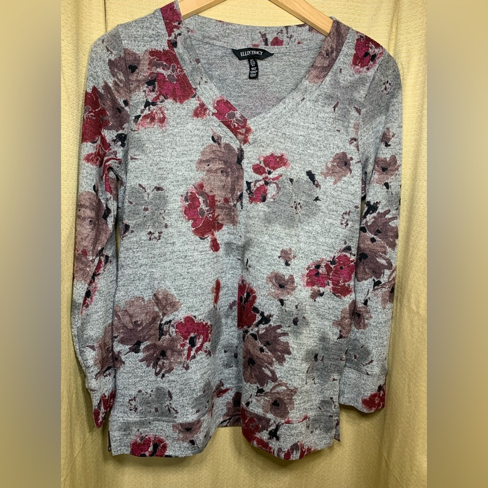 EllenTracy Roses Gray Sweater Top. small